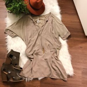 Zara W/B collection flowy midi dress. Cap sleeves